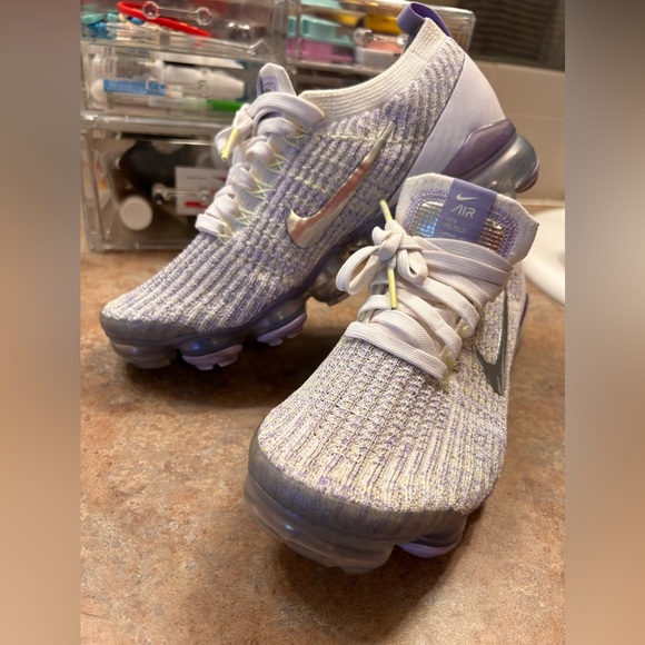 Womens Nike Vapormax - Picture 2 of 4